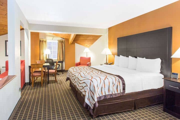 Room 10 of 47