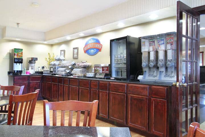 Breakfast/Coffee Service 36 of 47